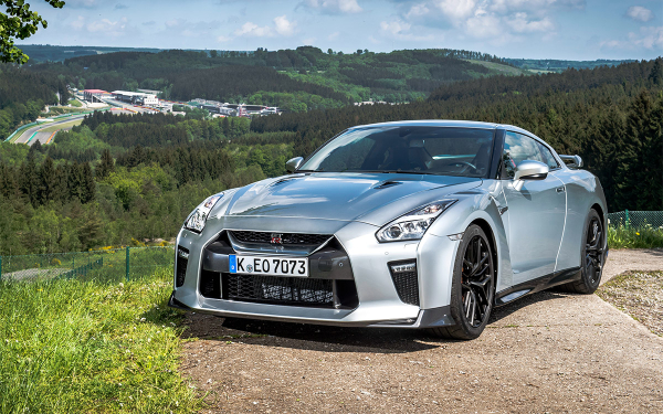 
            Топ-7 самых красивых спорткаров
        