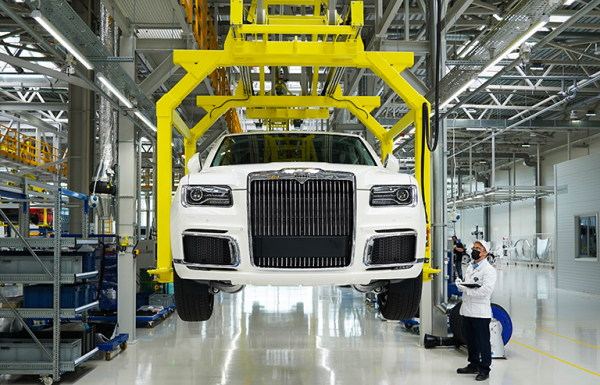 Антон Шапарин: «Лада» — это безысходность, отлитая в металле Антон Шапарин: «Лада» — это безысходность, отлитая в металле