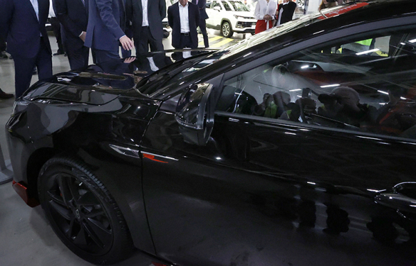 Антон Шапарин: «Лада» — это безысходность, отлитая в металле Антон Шапарин: «Лада» — это безысходность, отлитая в металле