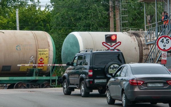 
            Билет 11, вопрос 12 ПДД 2024. Кто из водителей нарушил правила стоянки?
        