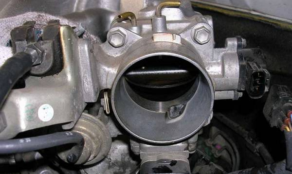 Чем отличается дроссельная заслонка на ВАЗ 2110?