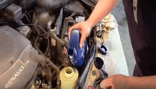 Как менять масло в гидроусилителе руля Как менять масло в гидроусилителе руля