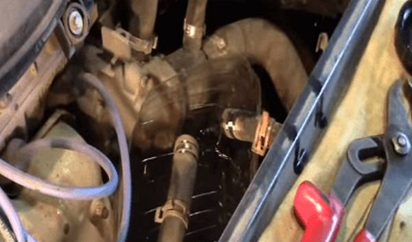 Как менять масло в гидроусилителе руля Как менять масло в гидроусилителе руля