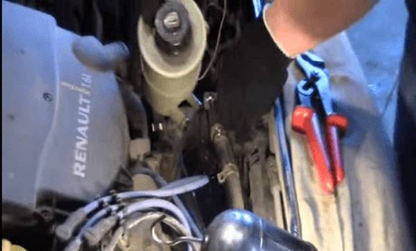 Как менять масло в гидроусилителе руля Как менять масло в гидроусилителе руля