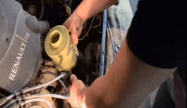 Как менять масло в гидроусилителе руля Как менять масло в гидроусилителе руля