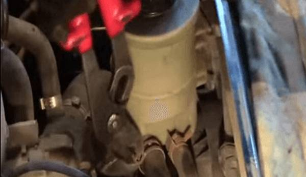 Как менять масло в гидроусилителе руля Как менять масло в гидроусилителе руля