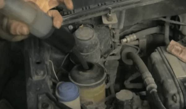 Как менять масло в гидроусилителе руля Как менять масло в гидроусилителе руля