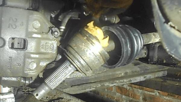 Как правильно поменять пыльник наружного ШРУСа Как правильно поменять пыльник наружного ШРУСа