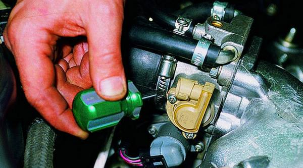 Как правильно сделать чистку дроссельной заслонки ВАЗ 2114 Как правильно сделать чистку дроссельной заслонки ВАЗ 2114