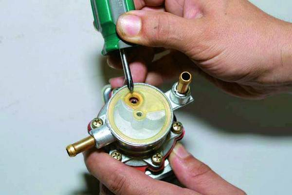 Топливный насос ВАЗ 2110 и 2109 сердечный клапан автомобиля Топливный насос ВАЗ 2110 и 2109 сердечный клапан автомобиля