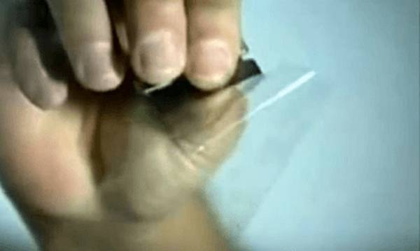 Заделка трещин и сколов на лобовом стекле автомобиля Заделка трещин и сколов на лобовом стекле автомобиля