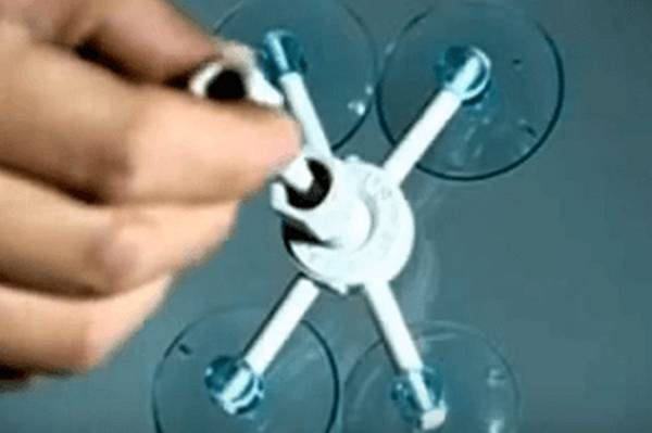 Заделка трещин и сколов на лобовом стекле автомобиля Заделка трещин и сколов на лобовом стекле автомобиля