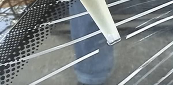 Заделка трещин и сколов на лобовом стекле автомобиля Заделка трещин и сколов на лобовом стекле автомобиля