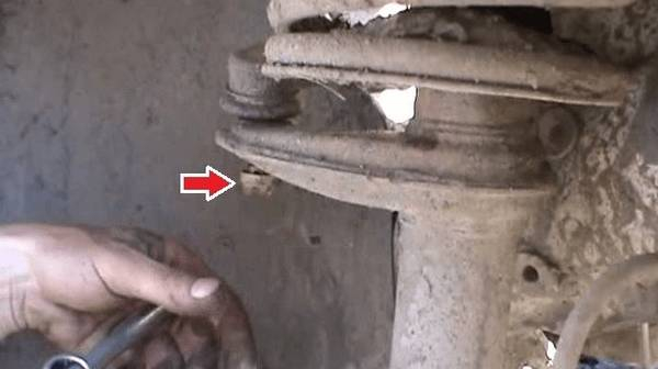 Замена амортизаторов ВАЗ 2108, 2109, 21099: автолюбителю на заметку Замена амортизаторов ВАЗ 2108, 2109, 21099: автолюбителю на заметку