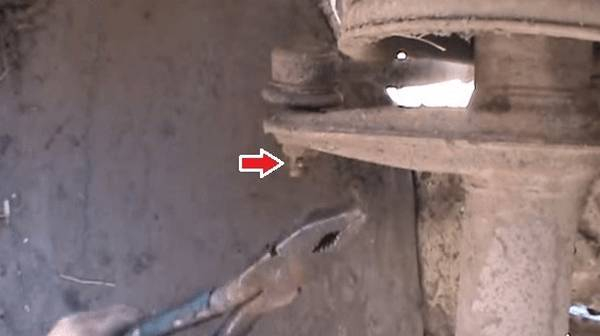 Замена амортизаторов ВАЗ 2108, 2109, 21099: автолюбителю на заметку Замена амортизаторов ВАЗ 2108, 2109, 21099: автолюбителю на заметку