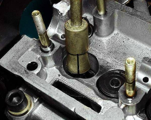 Замена направляющих втулок клапанов на автомобилях ВАЗ 2106 и 2109 Замена направляющих втулок клапанов на автомобилях ВАЗ 2106 и 2109