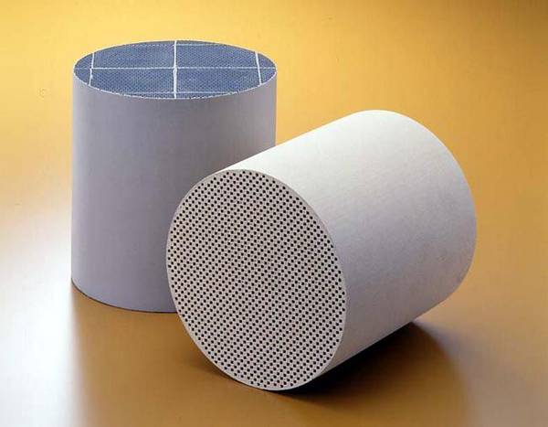 Автомобильный катализатор - что это такое? Автомобильный катализатор - что это такое?