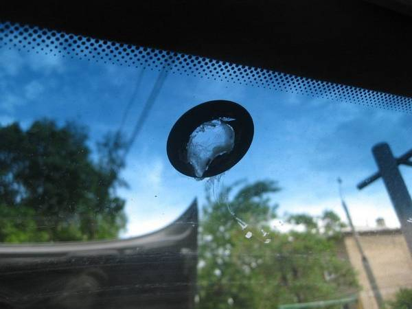 Чем и как приклеить зеркало заднего вида на лобовое стекло? Большая статья