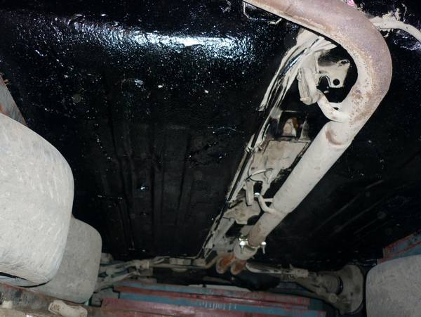 Чем промазать днище автомобиля от коррозии? Рассматриваем правильные варианты Чем промазать днище автомобиля от коррозии? Рассматриваем правильные варианты