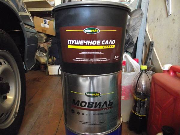 Чем промазать днище автомобиля от коррозии? Рассматриваем правильные варианты Чем промазать днище автомобиля от коррозии? Рассматриваем правильные варианты