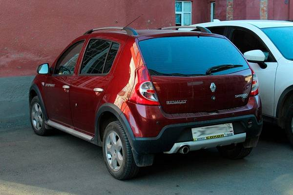 Что лучше - Renault Logan или Renault Sandero? Сравниваем французов Что лучше - Renault Logan или Renault Sandero? Сравниваем французов