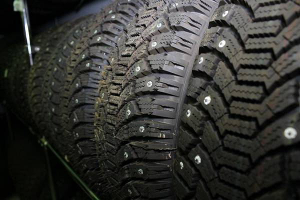 Что лучше, шипованная или нешипованная зимняя резина? Что даст хорошее сцепление Что лучше, шипованная или нешипованная зимняя резина? Что даст хорошее сцепление