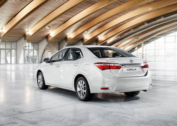 Что лучше - Toyota Corolla или Volkswagen Jetta? Японец против немца Что лучше - Toyota Corolla или Volkswagen Jetta? Японец против немца