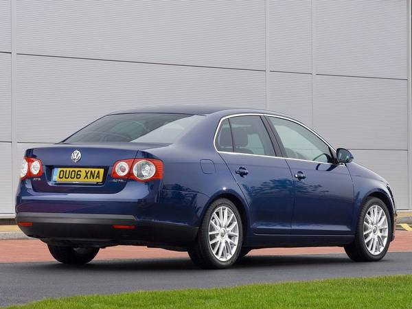 Что лучше - Toyota Corolla или Volkswagen Jetta? Японец против немца Что лучше - Toyota Corolla или Volkswagen Jetta? Японец против немца