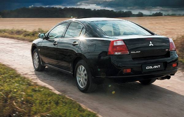 Японский автомобиль Мицубиси Галант