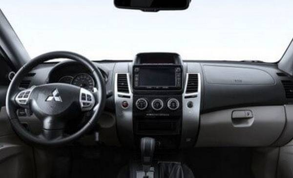 Японский внедорожник Mitsubishi Pajero 2 Японский внедорожник Mitsubishi Pajero 2