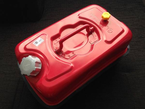 Какая канистра для бензина лучше? Обзор видов материалов Какая канистра для бензина лучше? Обзор видов материалов