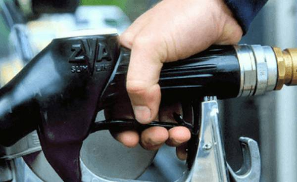 Каким бензином лучше заправляться 92 или 95? Каким бензином лучше заправляться 92 или 95?