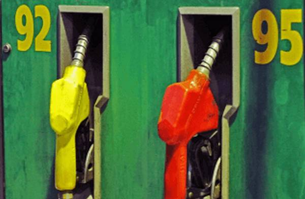 Каким бензином лучше заправляться 92 или 95? Каким бензином лучше заправляться 92 или 95?