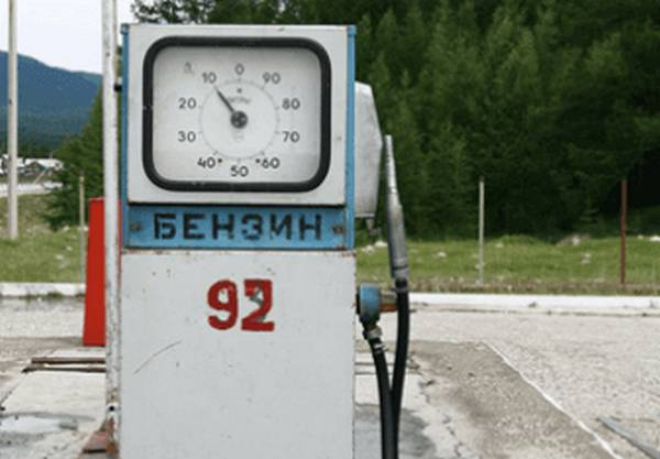 Каким бензином лучше заправляться 92 или 95? Каким бензином лучше заправляться 92 или 95?