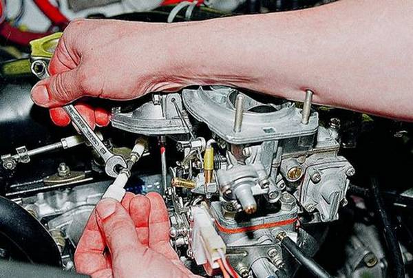 Карбюратор ВАЗ 2107 настроим и отрегулируем самостоятельно Карбюратор ВАЗ 2107 настроим и отрегулируем самостоятельно