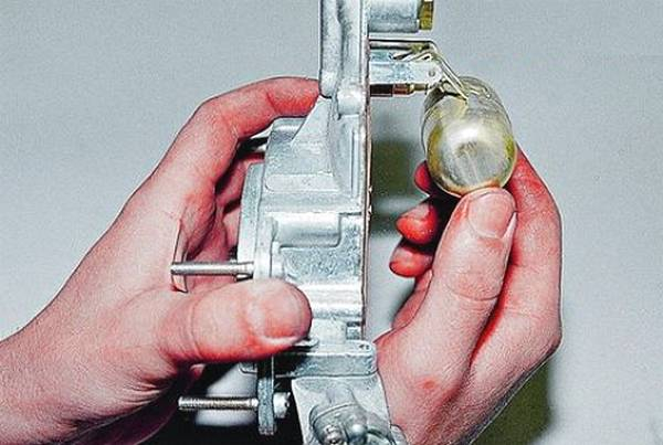 Карбюратор ВАЗ 2107 настроим и отрегулируем самостоятельно Карбюратор ВАЗ 2107 настроим и отрегулируем самостоятельно