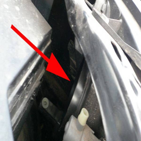 Nissan Quasqai: замена ламп ближнего света