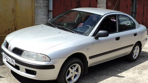 Общий обзор автомобиля Mitsubishi Carisma