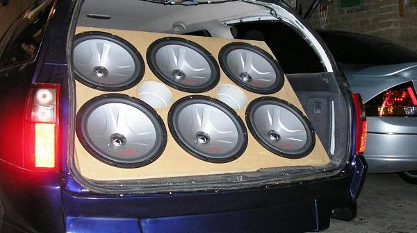 Особенности выбора музыкальных колонок в машину