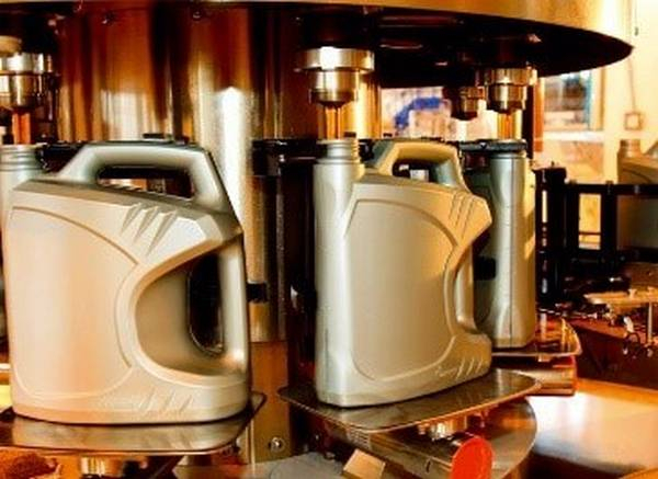 Преимущества и недостатки моторного масла в бочках