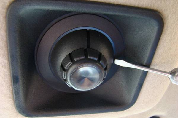 Схема освещения салона ВАЗ 2123 как устроен свет в Ниве? Схема освещения салона ВАЗ 2123 как устроен свет в Ниве?