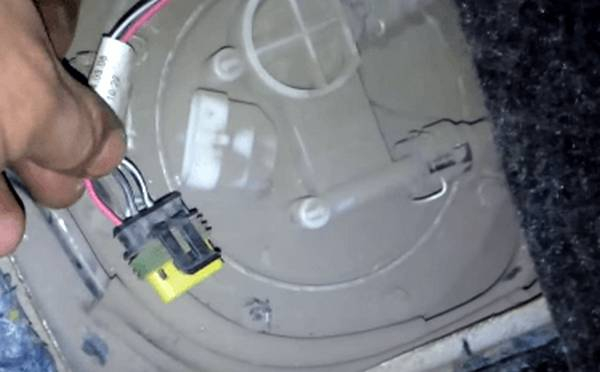 Сколько остается бензина, когда загорается лампочка Сколько остается бензина, когда загорается лампочка