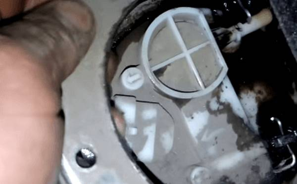 Сколько остается бензина, когда загорается лампочка Сколько остается бензина, когда загорается лампочка