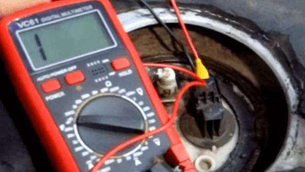 Сколько остается бензина, когда загорается лампочка Сколько остается бензина, когда загорается лампочка