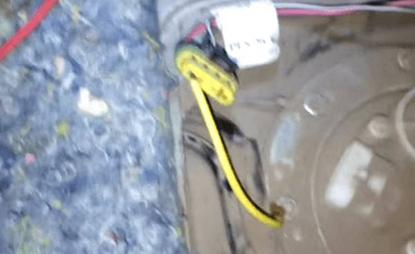 Сколько остается бензина, когда загорается лампочка Сколько остается бензина, когда загорается лампочка