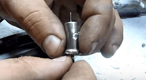 Сколько остается бензина, когда загорается лампочка Сколько остается бензина, когда загорается лампочка