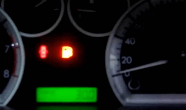 Сколько остается бензина, когда загорается лампочка Сколько остается бензина, когда загорается лампочка