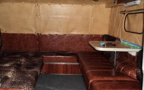 Тюнинг салона УАЗ «Буханка» для охоты или рыбалки Тюнинг салона УАЗ «Буханка» для охоты или рыбалки