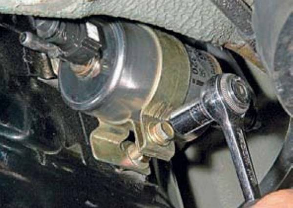 Топливные фильтры «Лады Калины»: выбор и замена своими руками Топливные фильтры «Лады Калины»: выбор и замена своими руками