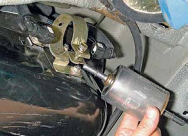 Топливные фильтры «Лады Калины»: выбор и замена своими руками Топливные фильтры «Лады Калины»: выбор и замена своими руками